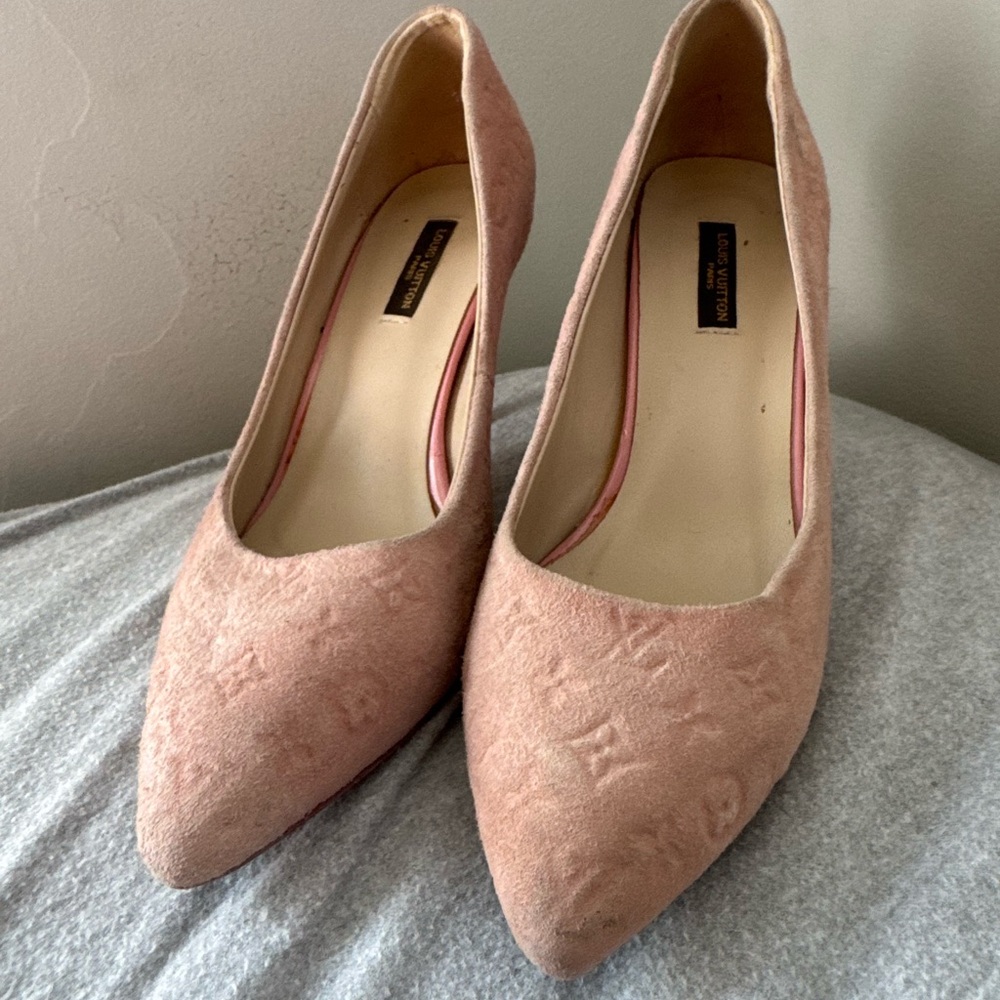 Louis Vuitton Blush Pink Suede Pointed-Toe Pumps